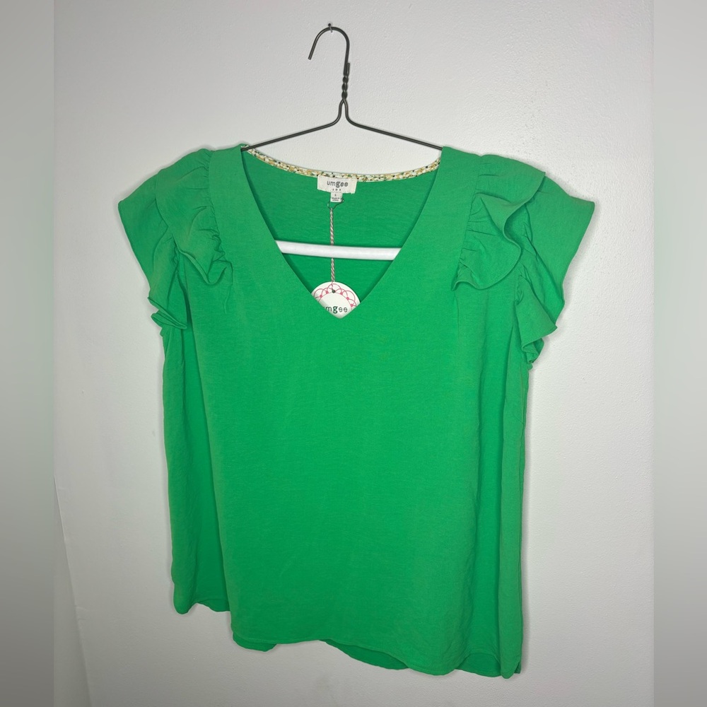 Umgee Blouse. Green. Short sleeve. Simple. New with tags. Size Large